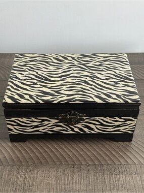 Black and White Zebra Pattern Jewelry Box | Keepsakes Treasures Mementos Box